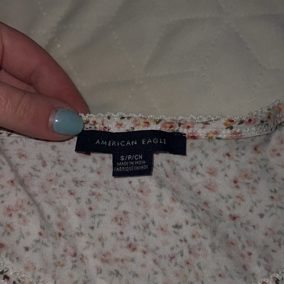 American Eagle Floral Crop Top - Picture 3 of 4
